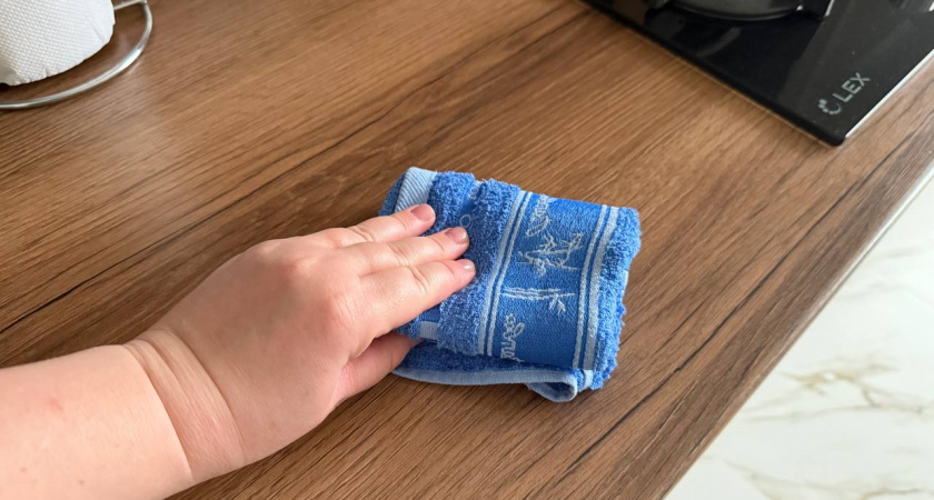 Пыль в доме не вижу месяцами: бабушка рассказала, как правильно убирать без пылесоса и химии