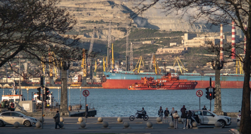 «Ты прячешь боль за белой бородой»: жительниц Новороссийска написала песню про город-герой