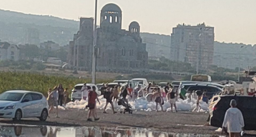 В Новороссийске рядом с памятником природы прошла пенная вечеринка – экологи в шоке