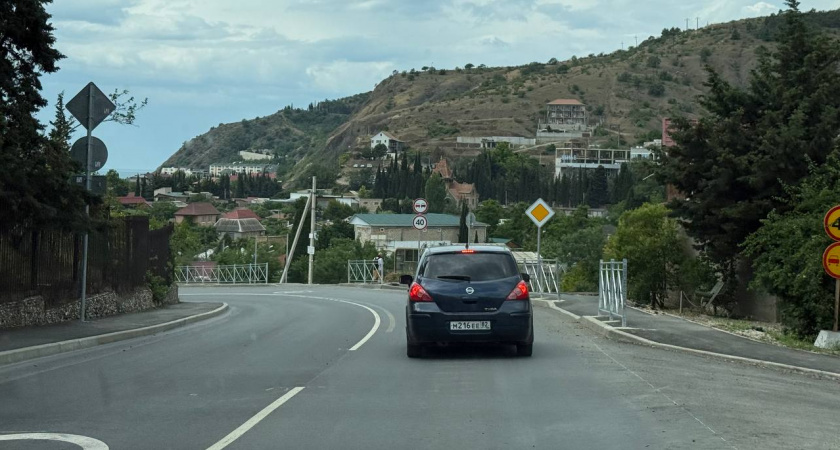 Верховный суд постановил: какой поворотник нужно включать при въезде на кольцо — правый или левый