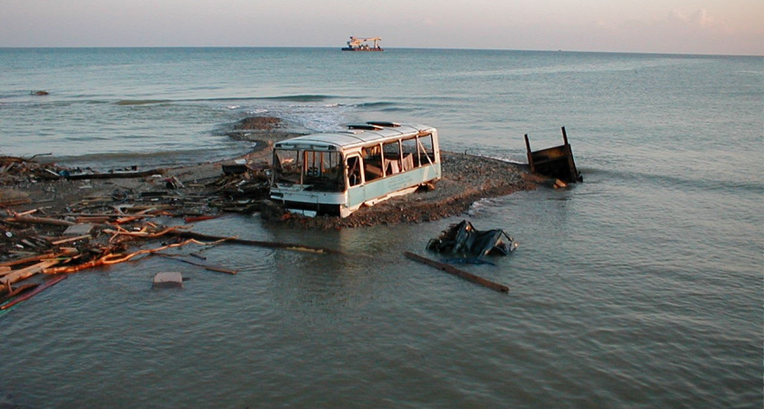 Мешки с трупами, затопленные дома и плавающие машины: 23 года назад в Новороссийске случилось самое сильное наводнение в истории города