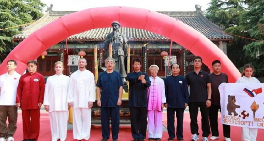 Факел Олимпиады народов мира из Новороссийска передали мастерам ушу в Китае