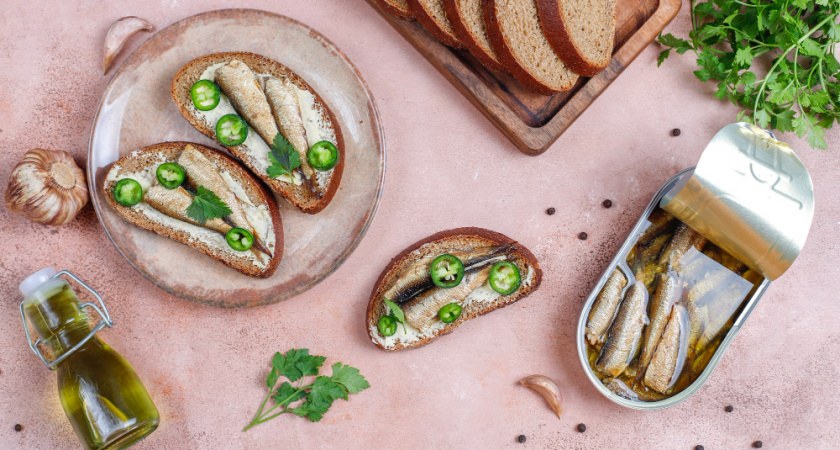 Никогда теперь не выливаю масло от шпрот, просто рука не поднимается: показываю, что я с ним делаю —друзья, кто видел, делают теперь так же