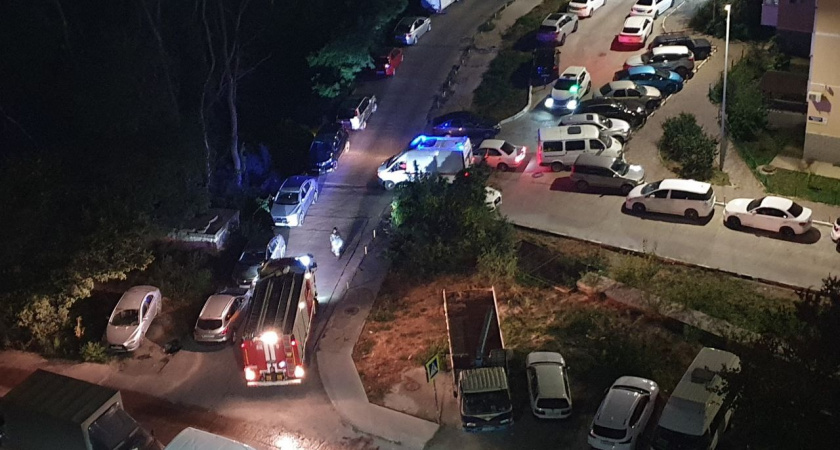 В Новороссийске загорелся диван в многоэтажке, на котором обычно пируют маргиналы