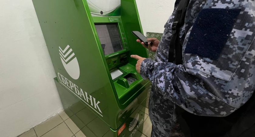ЦБ заблокирует карты россиян за снятие наличных - важно успеть снять деньги через банкоматы можно до 1 сентября