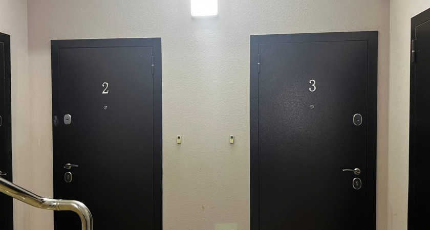 Владельцев квартир могут обязать заменить входную дверь: кого на самом деле коснётся