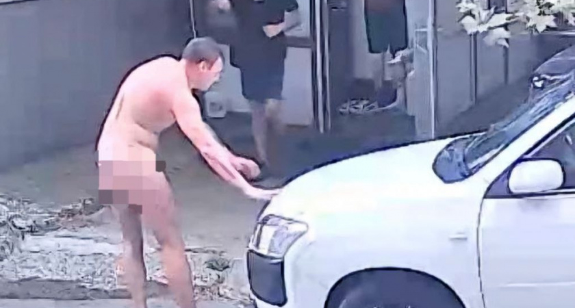 В Новороссийске посетители сауны повадились гулять голыми по окрестным дворам