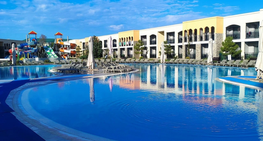 Семь детей отравились хлором в бассейне анапского отеля, четверо в реанимации