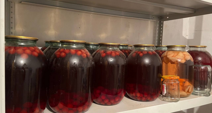 Не стерилизую, не варю: любой компот закатываю на зиму легко и быстро, за 15 минут по 20 банок за раз