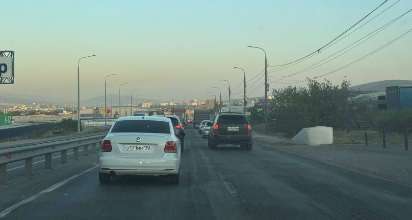 Верховный суд постановил: вот какой поворотник правильно включать водителю при въезде на кольцо — правый или левый