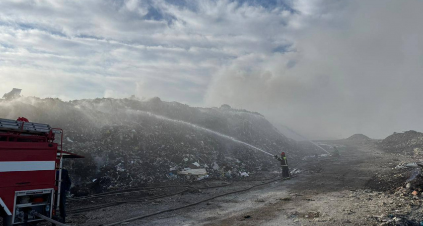 Площадь возгорания на мусорном полигоне в Новороссийске сократилась до 800 кв.м