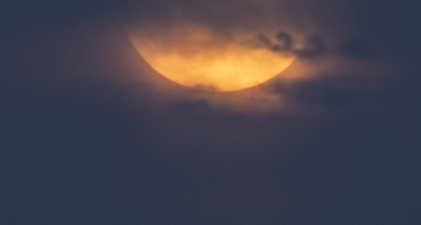 «Луна стала настоящей звездой!»: новороссийцы наблюдали полное Лунное затмение - фотоподборка