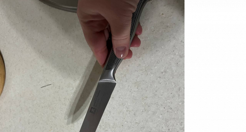 Раньше смеялась, а теперь сама так делаю: мажу ножи зубной пастой – гарантировано спасет лучше дорогих средств