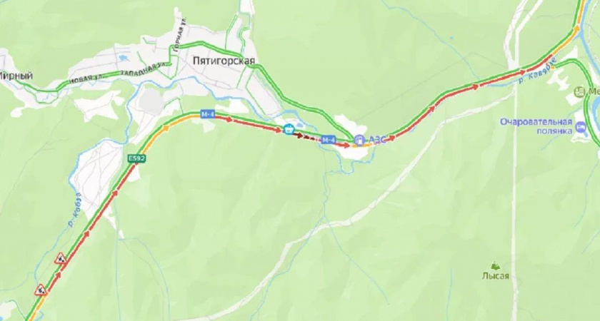 Туристы возвращаются с курортов: на Кубани пробки растянулись на 20 км