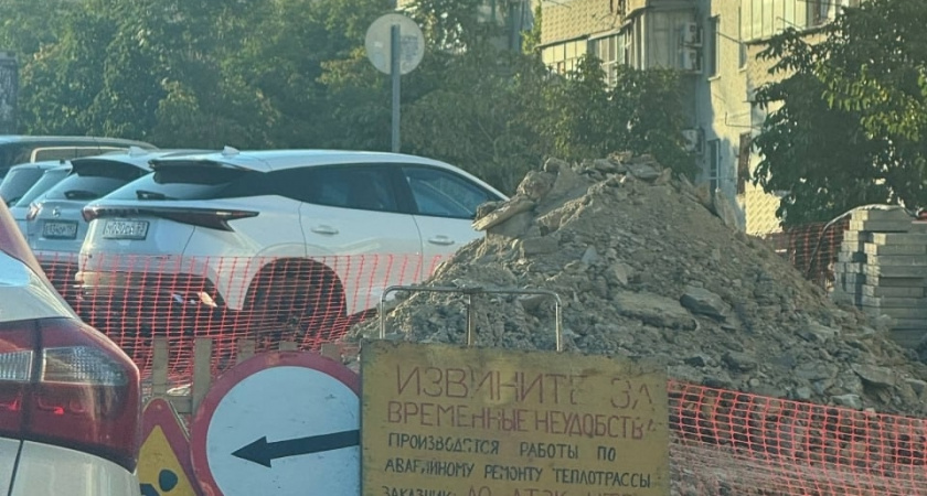 «Рабочих не было неделю!»: ремонт теплотрассы на улице Видова в Новороссийске продлили до конца месяца – продолжаем стоять в пробках