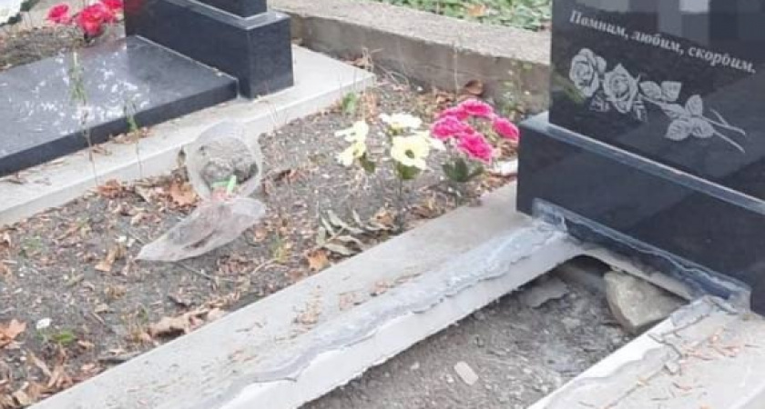 В Новороссийске на кладбище «Кабахаха» украли гранитную плиты с могилы покойника