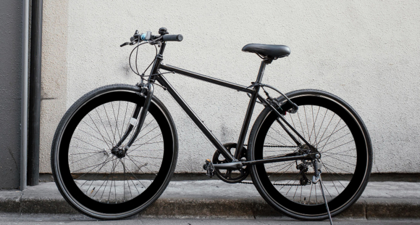 Сломал трос и уехал: жителя ХМАО обвиняют в краже электровелосипеда в Новороссийске