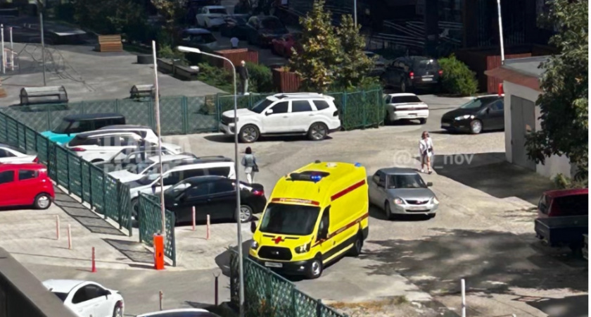 В Южном районе Новороссийска мужчина погиб после падения с окна многоэтажки