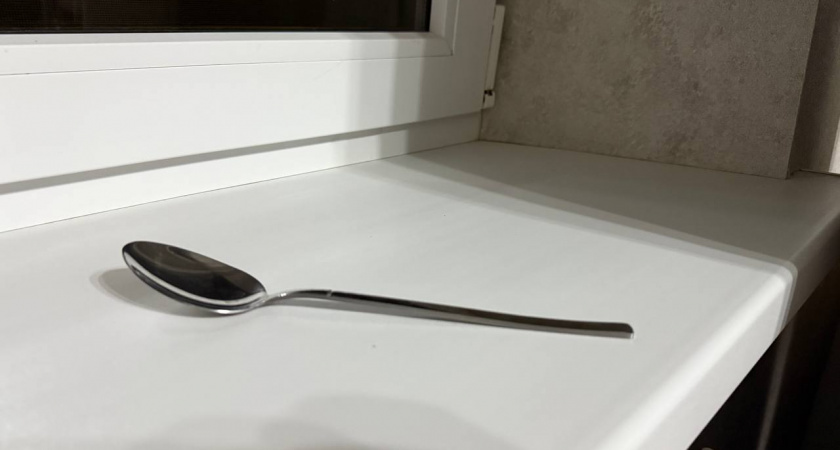 Кладу ложку на подоконник, когда уезжаю из дома. Это помогает решить важную проблему