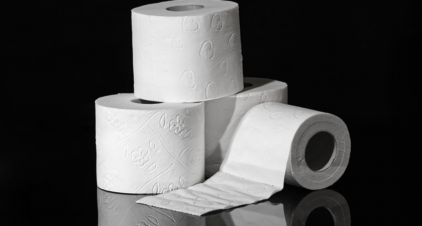 Зачем клеить туалетную бумагу на лицо: необычная, но проверенная годами процедура для красоты кожи