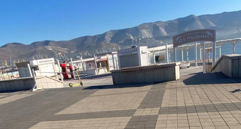 На береговой линии в Новороссийске звучат сирены, набережная закрыта: действует угроза применения безэкипажных катеров