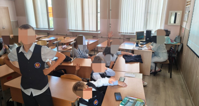 Во время атаки дронов новороссийские школьники стояли в коридорах, сидели в классах с окнами, а некоторые даже учились: истории родителей 