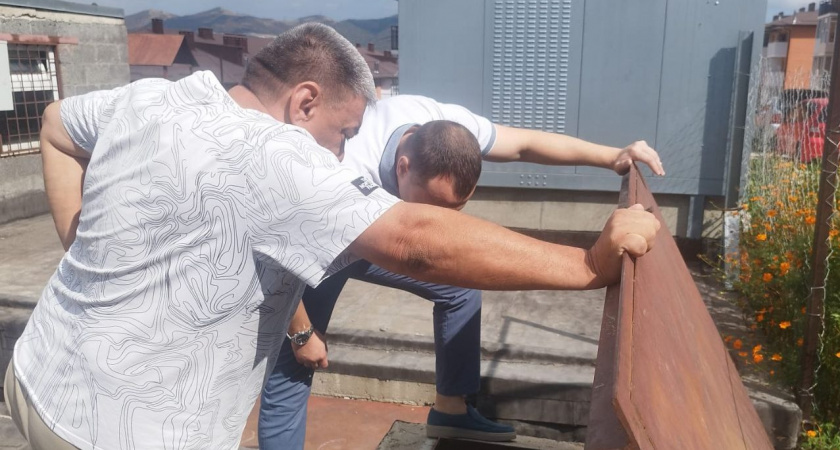 В ЖК «Парковый» в Новороссийске приехала целая комиссия решать вопрос с водоснабжением: но вода так и не пошла