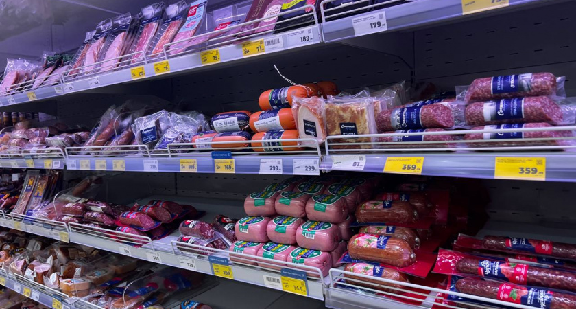 Перемолотые рога и копыта, мяса нет: Росконтроль назвал россиянам бренды популярной колбасы, которые нельзя покупать даже с большой скидкой