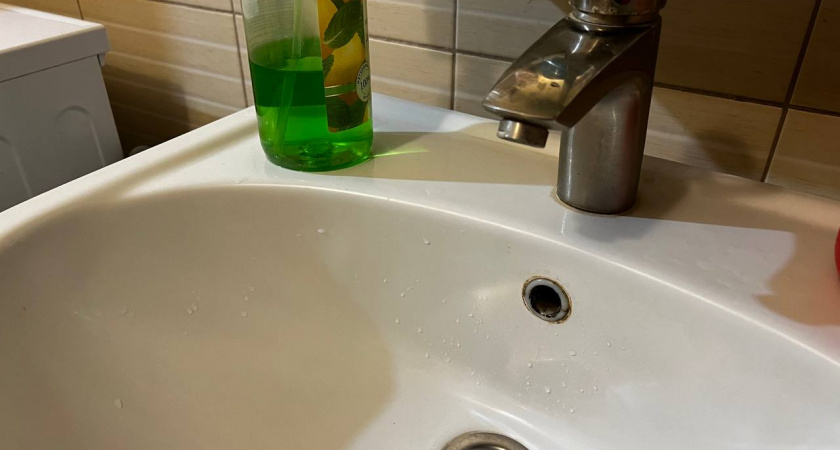 Сантехник с 20-летним стажем раскрыл, какая популярная привычка в 90% случаев приводит к затоплению соседей