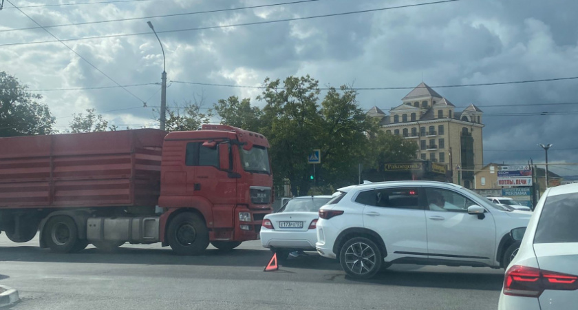 Приморский район Новороссийска встал: серия ДТП парализовала движение