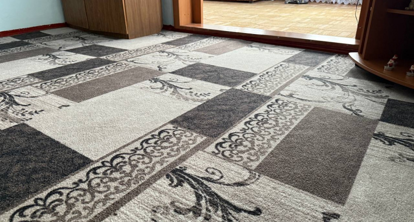 Проведите по ковру этим предметом – и грязи как не бывало: самый простой способ очистить покрытие, как в химчистке