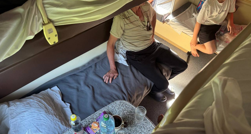 Всегда беру только верхние места в поезде и трижды в день спускаюсь поесть - многие меня осуждают за это