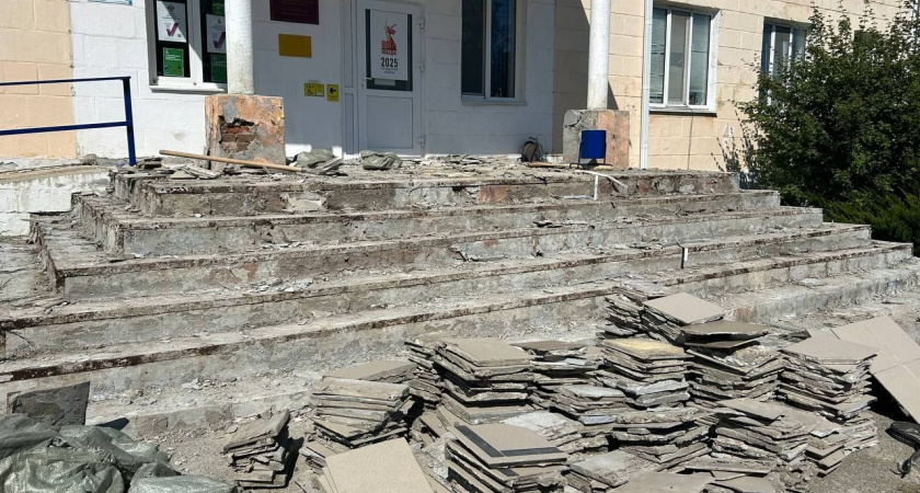 В станице Раевской под Новороссийском обновляют вход в школу искусств