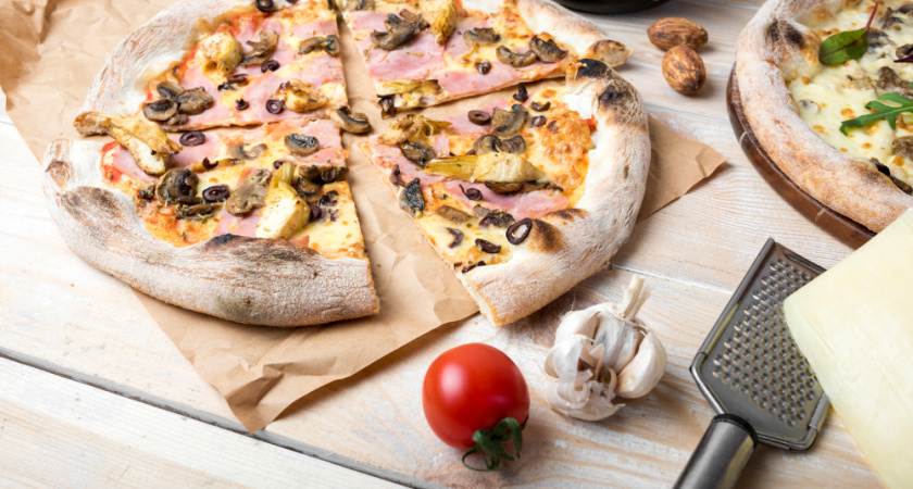 Пицца за 20 минут вместе с выпечкой: сочная, вкусная и простая в приготовлении