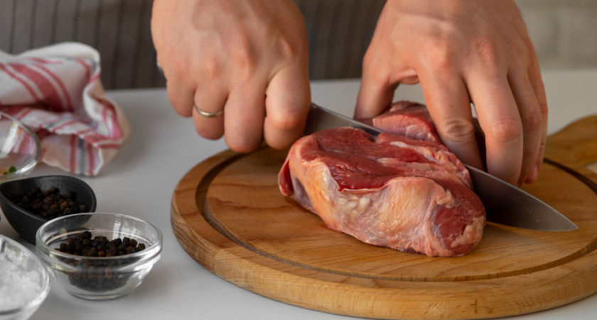 Шеф-повар поставил точку в вопросе: как просто сделать любое жесткое мясо мягким за 5 минут