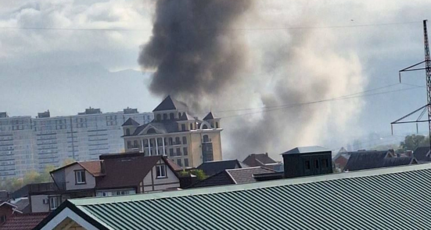 Площадь пожара на складе в Цемдолине в Новороссийске выросла до 100 «квадратов»