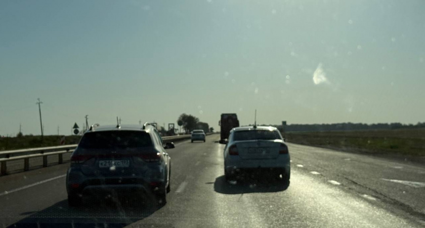 Верховный суд поставил точку: можно ли на самом деле обгонять паровозиком по встречке?