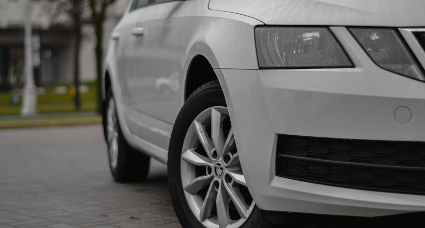 Как правильно отполировать фары: 1 простой продукт и машина засияет как новенькая - лучше, чем на СТО