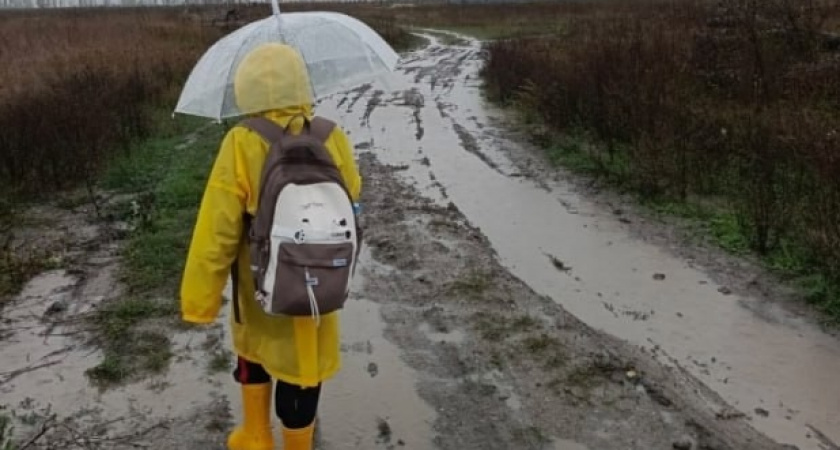 «Дети ходят по колено в грязи!»: жители Семигорья под Новороссийском жалуются, что их улицы – сплошное болото, а по ночам – кромешная тьма
