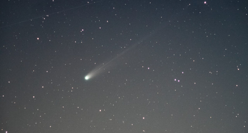 Фотограф запечатлела комету Лемонн и Млечный путь под Новороссийском