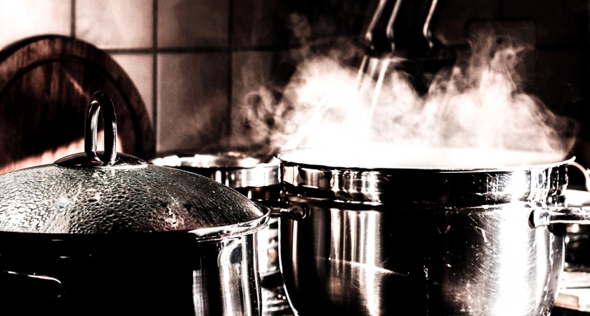 Этот способ упростил мне жизнь: удаляю грязь и нагар с кастрюли одним махом