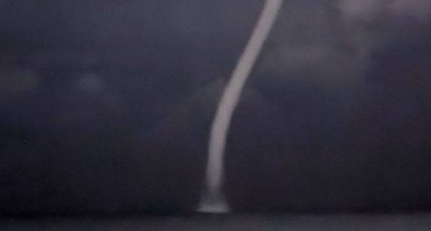 «Небо моментально закрыло чернотой!»: в Анапе сформировался гигантский смерч