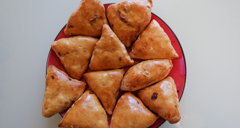 Духовые пирожки с картофелем-кубиками: восхитительный вкус детства на мягком дрожжевом тесте