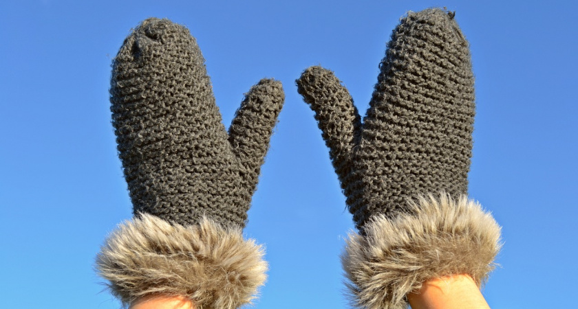 Суровые советские зимы переживали только так: проверенный бабушкин метод вязки варежек – тепло даже в -30