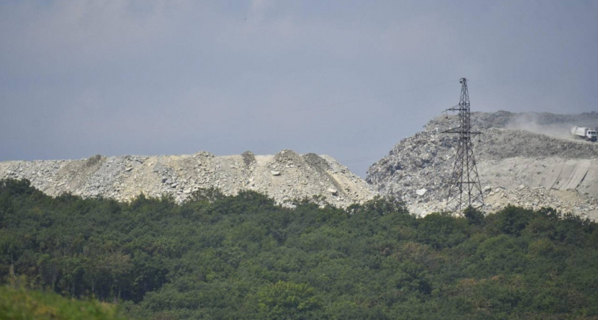 «Бомба замедленного действия!»: вонь со свалки будет разноситься по Новороссийску до ее полного остывания 