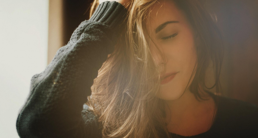 Сыплю 1 ложку в шампунь: волосы пышные и остаются чистыми до 5 дней - любимый секретный лайфхак для шикарного объема