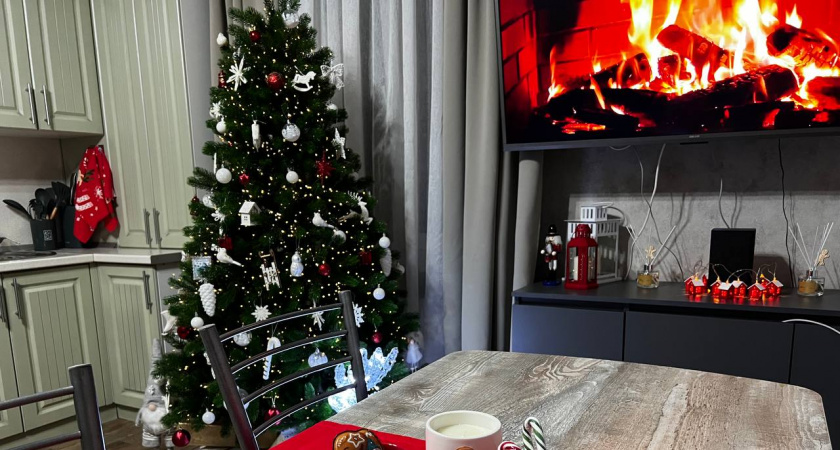 Станете любимчиком Красной Огненной Лошади: как правильно нарядить елку, чтобы привлечь счастье и богатство в 2026 году