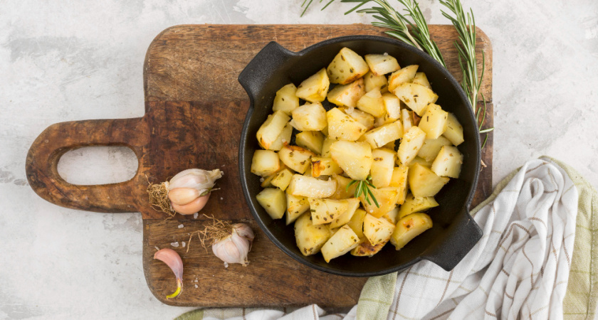Зачем перед жаркой нужно ошпаривать картошку крутым кипятком: хитрость, который известен только профи - гости борются за добавку