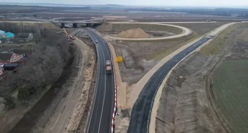 На реконструкцию трассы Новороссийск — Керчь направят 3,7 млрд рублей: началась подготовка проектных работ