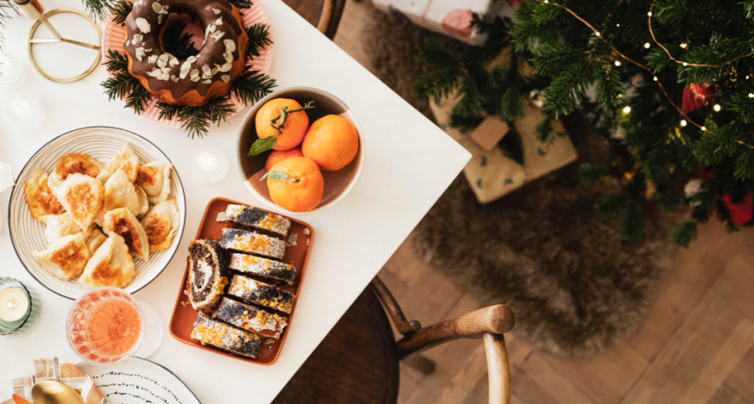 Что точно не стоит ставить на новогодний стол в год Красной Огненной Лошади: список блюд-табу на 2026 год